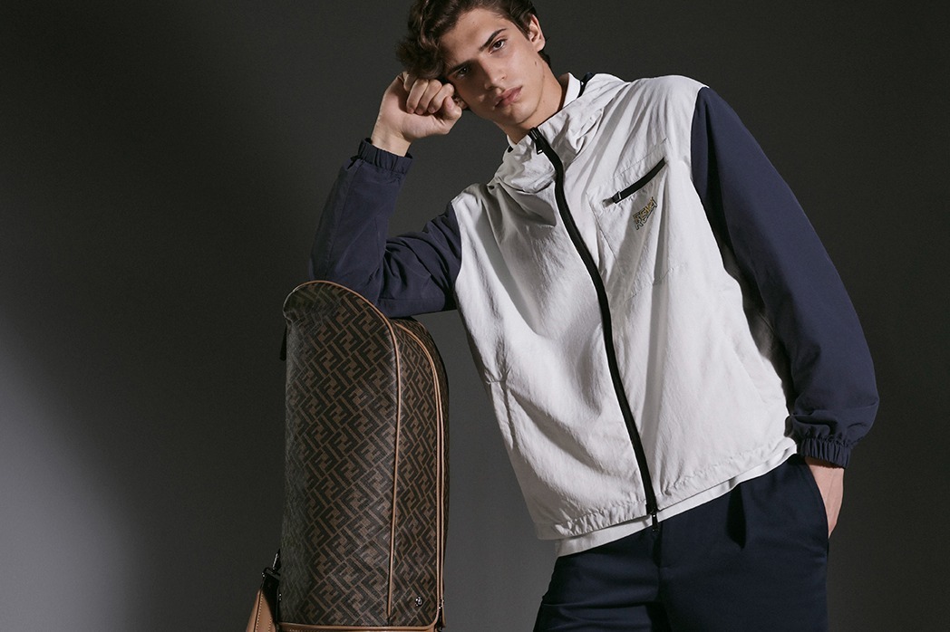 フェンディ新作ゴルフコレクション、リバーシブル仕様のレインジャケットや「FF」ロゴ入りボールなど