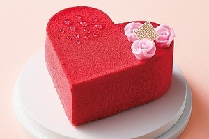 フォション23年クリスマスケーキ“ピンクのハート型”クレームブリュレ入りムース、シュトーレンも