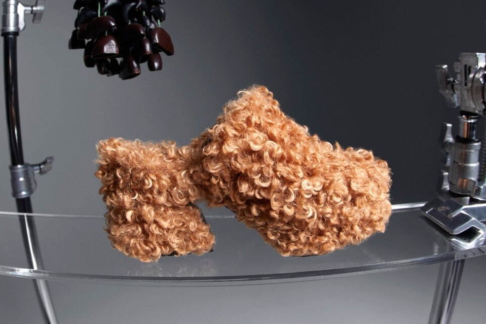 ウェッジソール｜セルジオ ロッシ「シー ロッシ」23年秋冬新作シューズ、“ふわふわ”テディ素材のミュールなど