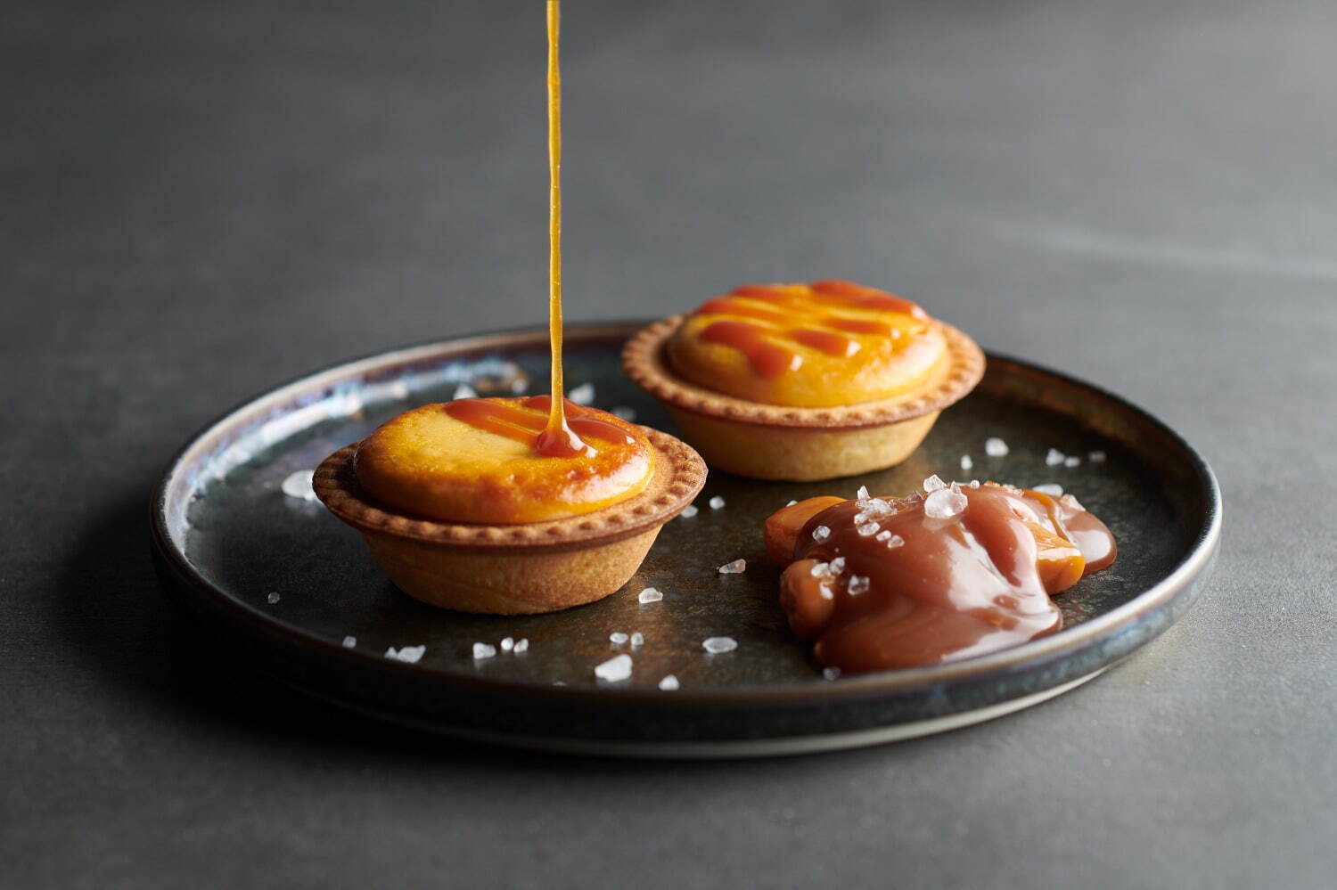 ベイク チーズタルト(BAKE CHEESE TART) 焼きたてチーズタルト 塩キャラメル｜写真2