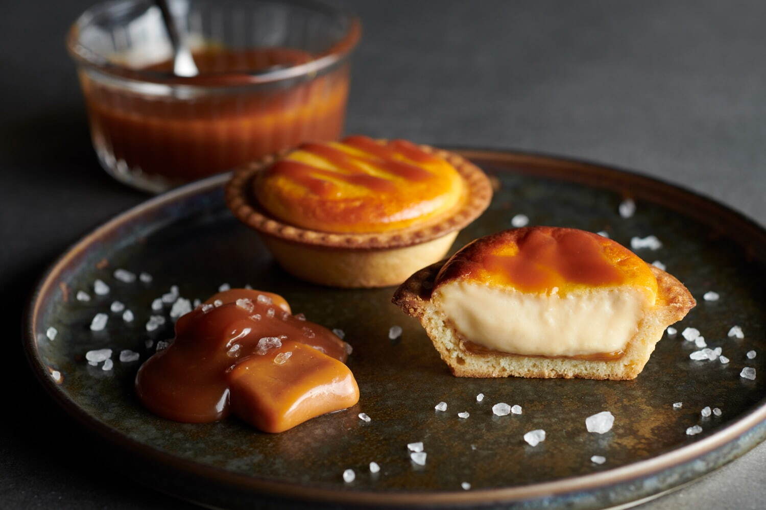 ベイク チーズタルト(BAKE CHEESE TART) 焼きたてチーズタルト 塩キャラメル｜写真1