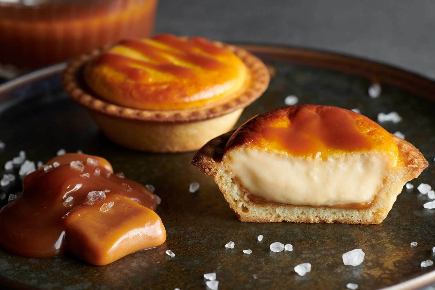 チーズ｜ベイク チーズタルトから塩キャラメルの冬限定チーズタルト「焼きたてチーズタルト 塩キャラメル」