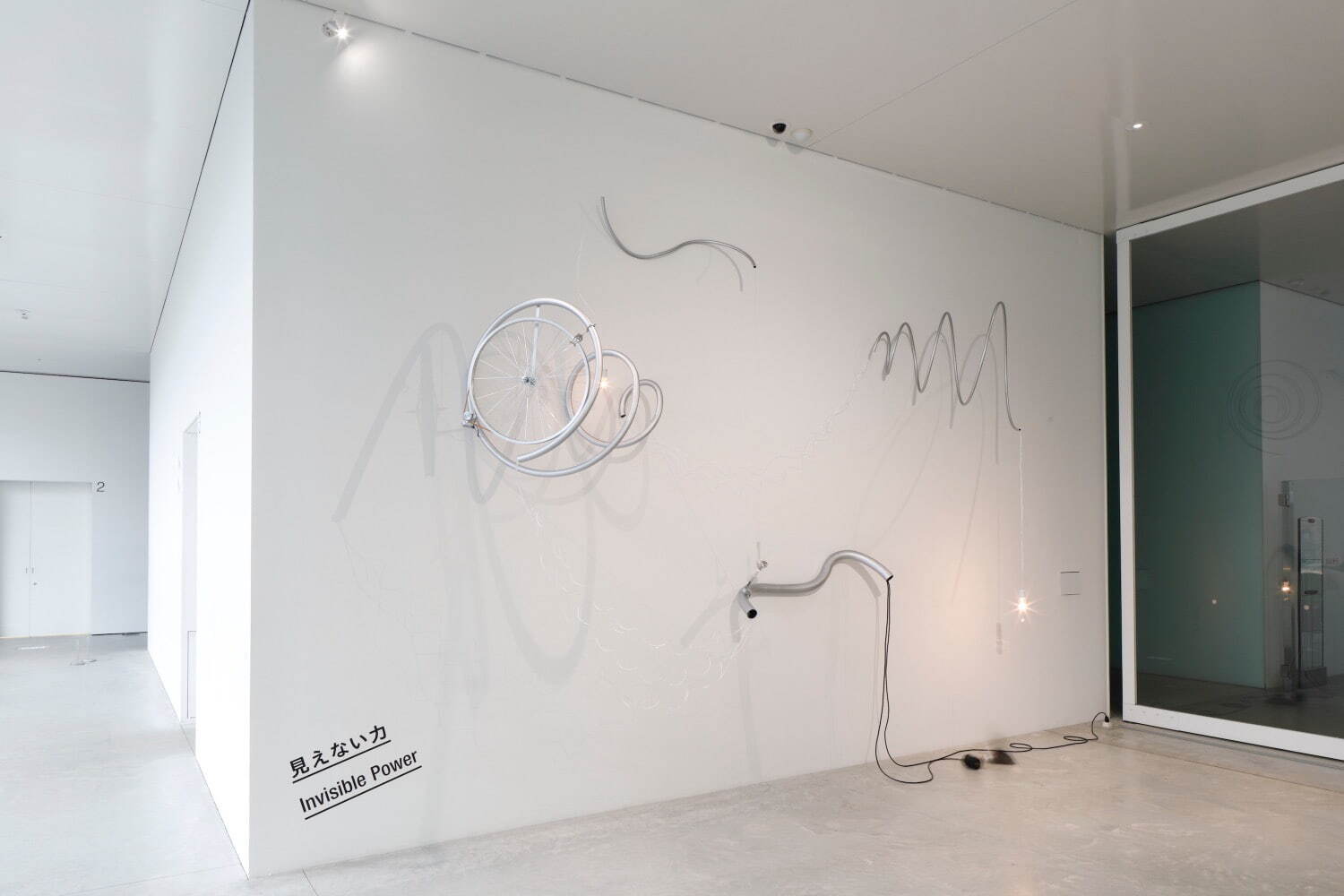 毛利悠子 《copula》 2020年 金沢21世紀美術館蔵
photo: KIOKU Keizo