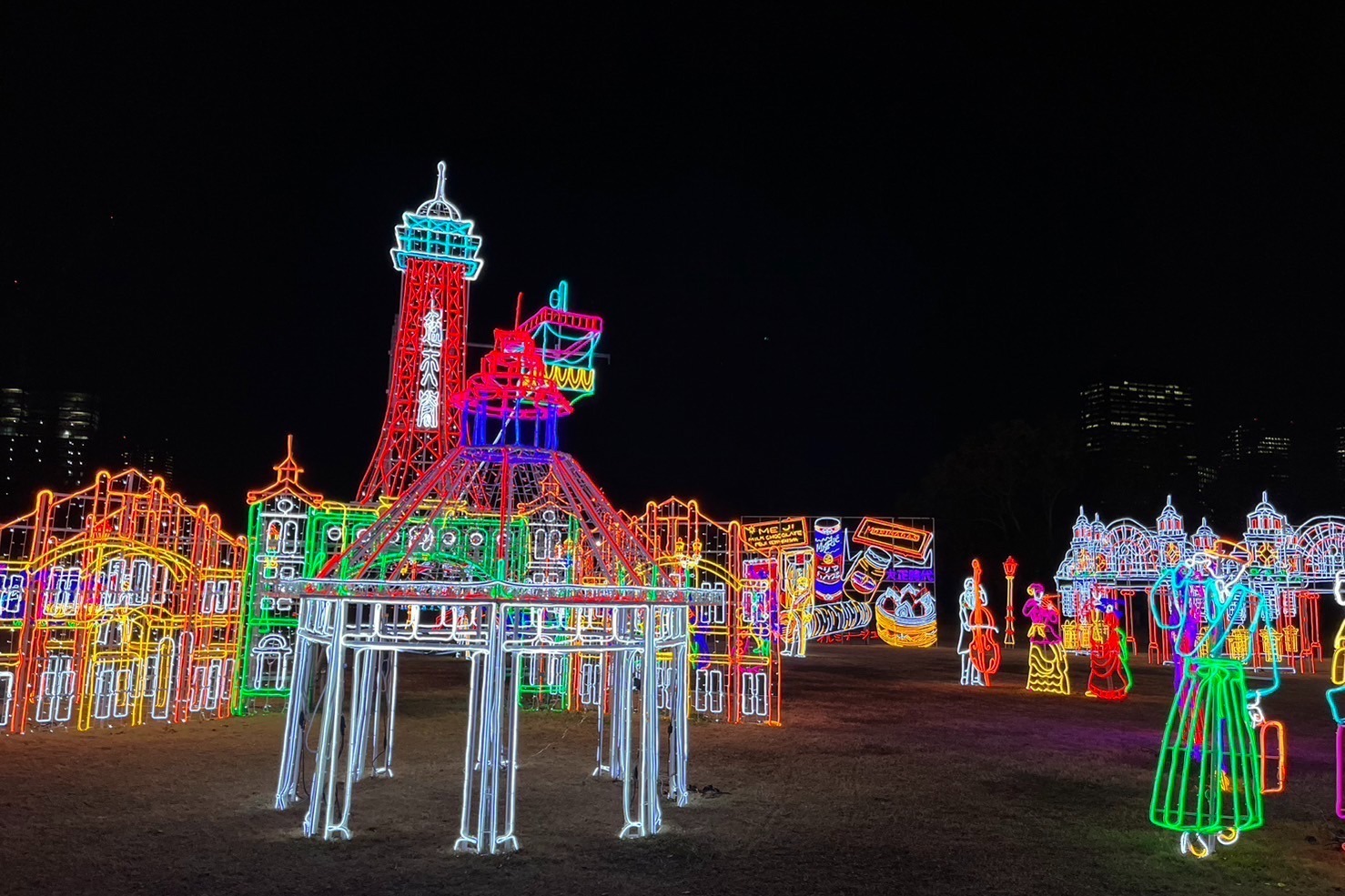 庭園｜「大阪城イルミナージュ」天守閣背景のイルミネーション、通天閣や道頓堀など名所再現エリアも