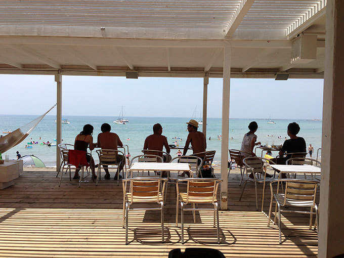 ビーチハウス「カフェ ド ロペ ラ メール」葉山・一色海岸にオープン - ヨガ教室やワークショップも | 写真