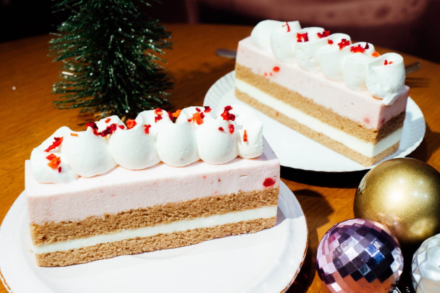 衝撃の激安コスパ・掘り出し物も スターバックスのクリスマス限定「ストロベリー メリークリーム アクセサリー