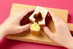 「ぴよりんかたぬきバウム」秋のマロン味、木の葉と遊ぶぴよりんを“型抜き”できる名古屋スイーツ｜写真1