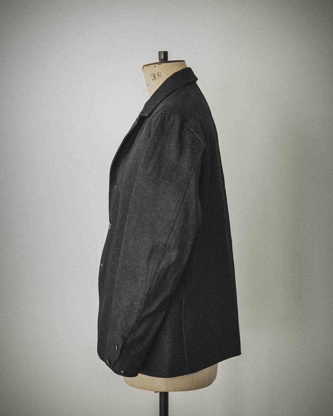 Scye×ネクサスセブンのジャケット＆トラウザーズ、デニム・チノクロスを上品な佇まいで｜写真3