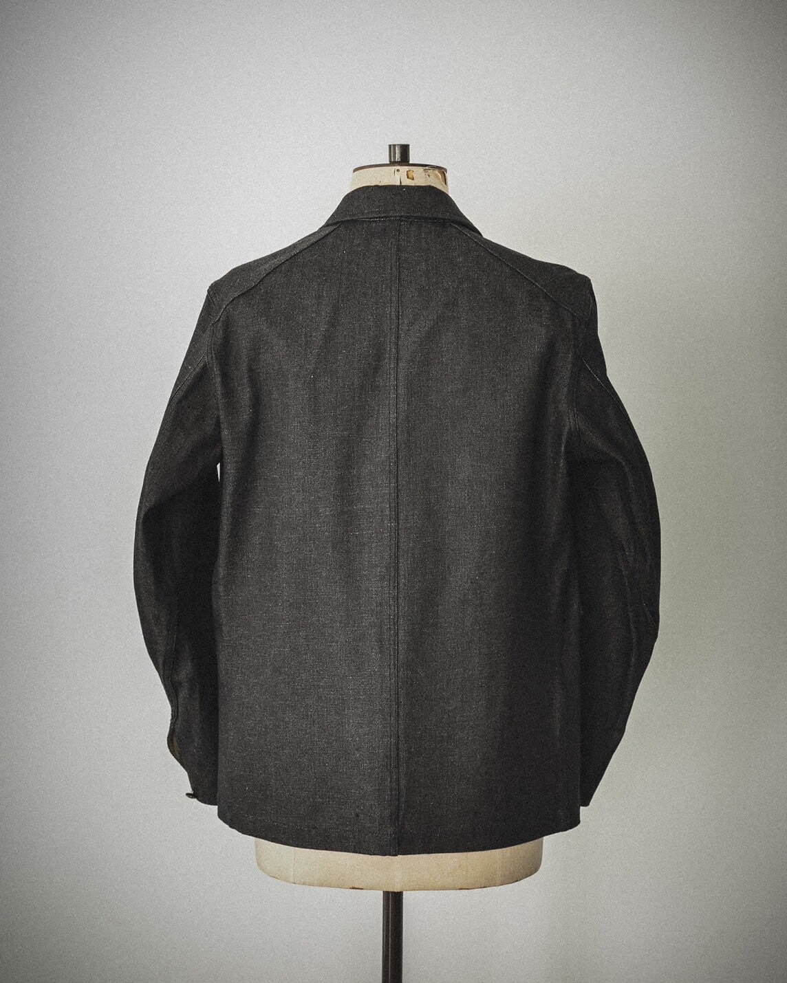 Scye×ネクサスセブンのジャケット＆トラウザーズ、デニム・チノクロスを上品な佇まいで｜写真4