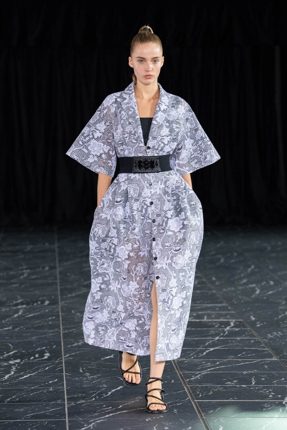 タエ アシダ(TAE ASHIDA) 2024年春夏ウィメンズ&メンズコレクション シルエット - 写真32