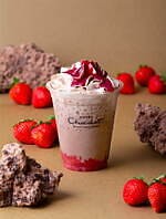 ホテルショコラの冬限定スイーツ、“フレッシュ苺×アマゾンカカオ”の限定パフェ＆フラッペ｜写真2