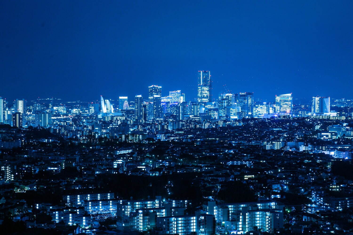 “絶景で楽しむ”「天空のクリームソーダ」新横浜プリンスホテルで、青空や夕焼けなど3色の空模様｜写真4