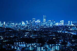 “絶景で楽しむ”「天空のクリームソーダ」新横浜プリンスホテルで、青空や夕焼けなど3色の空模様｜写真4