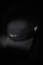 ヨウジヤマモト×ニューエラ23年秋冬 - ロゴ入りキャップやベレー帽、名作サイドテープパンツも｜写真7