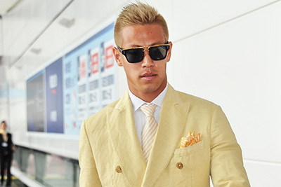 W杯に向け帰国の日本代表・本田圭佑、カルティエの新作時計カリブル ダイバーを着用