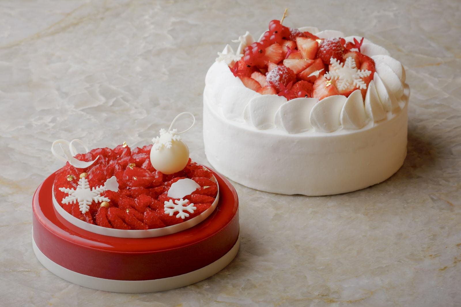 ホテル｜フォーシーズンズホテル京都、宝石のようにラズベリーが艶めく2025年クリスマスケーキ