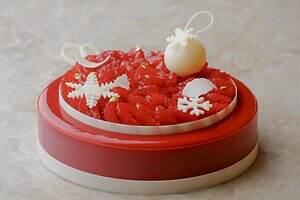 フォーシーズンズホテル京都、宝石のようにラズベリーが艶めく2025年クリスマスケーキ｜写真3