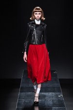 ムルーア 2014-15年秋冬コレクション ‐ 深みのあるカラーをクラシカルにまとって｜写真1