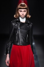 ムルーア 2014-15年秋冬コレクション ‐ 深みのあるカラーをクラシカルにまとって｜写真2