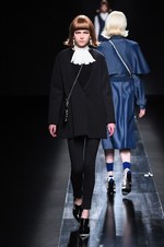 ムルーア 2014-15年秋冬コレクション ‐ 深みのあるカラーをクラシカルにまとって｜写真12