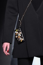 ムルーア 2014-15年秋冬コレクション ‐ 深みのあるカラーをクラシカルにまとって｜写真15