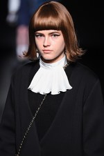 ムルーア 2014-15年秋冬コレクション ‐ 深みのあるカラーをクラシカルにまとって｜写真16