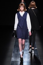 ムルーア 2014-15年秋冬コレクション ‐ 深みのあるカラーをクラシカルにまとって｜写真17