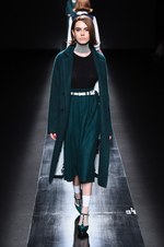 ムルーア 2014-15年秋冬コレクション ‐ 深みのあるカラーをクラシカルにまとって｜写真20