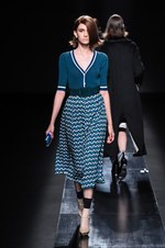 ムルーア 2014-15年秋冬コレクション ‐ 深みのあるカラーをクラシカルにまとって｜写真26