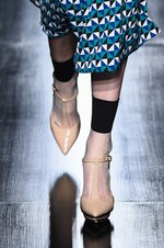 ムルーア 2014-15年秋冬コレクション ‐ 深みのあるカラーをクラシカルにまとって｜写真27