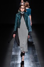 ムルーア 2014-15年秋冬コレクション ‐ 深みのあるカラーをクラシカルにまとって｜写真29