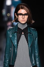 ムルーア 2014-15年秋冬コレクション ‐ 深みのあるカラーをクラシカルにまとって｜写真30