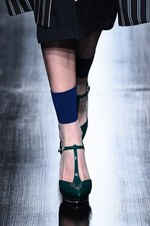 ムルーア 2014-15年秋冬コレクション ‐ 深みのあるカラーをクラシカルにまとって｜写真32