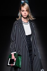 ムルーア 2014-15年秋冬コレクション ‐ 深みのあるカラーをクラシカルにまとって｜写真33