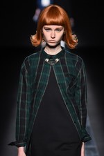 ムルーア 2014-15年秋冬コレクション ‐ 深みのあるカラーをクラシカルにまとって｜写真38