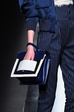 ムルーア 2014-15年秋冬コレクション ‐ 深みのあるカラーをクラシカルにまとって｜写真41