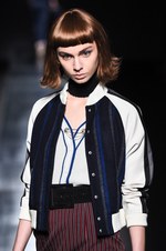 ムルーア 2014-15年秋冬コレクション ‐ 深みのあるカラーをクラシカルにまとって｜写真44