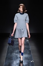 ムルーア 2014-15年秋冬コレクション ‐ 深みのあるカラーをクラシカルにまとって｜写真54