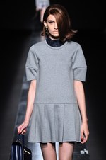 ムルーア 2014-15年秋冬コレクション ‐ 深みのあるカラーをクラシカルにまとって｜写真55