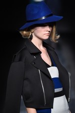 ムルーア 2014-15年秋冬コレクション ‐ 深みのあるカラーをクラシカルにまとって｜写真71