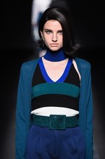 ムルーア 2014-15年秋冬コレクション ‐ 深みのあるカラーをクラシカルにまとって｜写真73