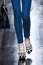 ムルーア 2014-15年秋冬コレクション ‐ 深みのあるカラーをクラシカルにまとって｜写真75