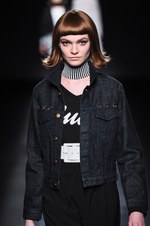 ムルーア 2014-15年秋冬コレクション ‐ 深みのあるカラーをクラシカルにまとって｜写真77