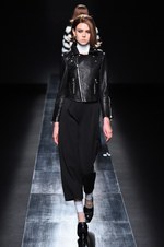 ムルーア 2014-15年秋冬コレクション ‐ 深みのあるカラーをクラシカルにまとって｜写真85