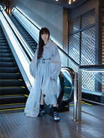 ファミリア　アシックスコラボスニーカー　すくすく 大人気！「ファミリア×アシックス」グレーのスニーカー