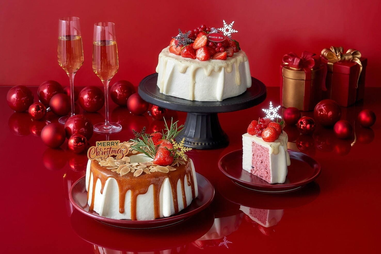 シフォンケーキ｜「マーサー ビス」クリスマス限定シフォンケーキ、ゴールドのラメ入り生キャラメルソース×ふわもち生地