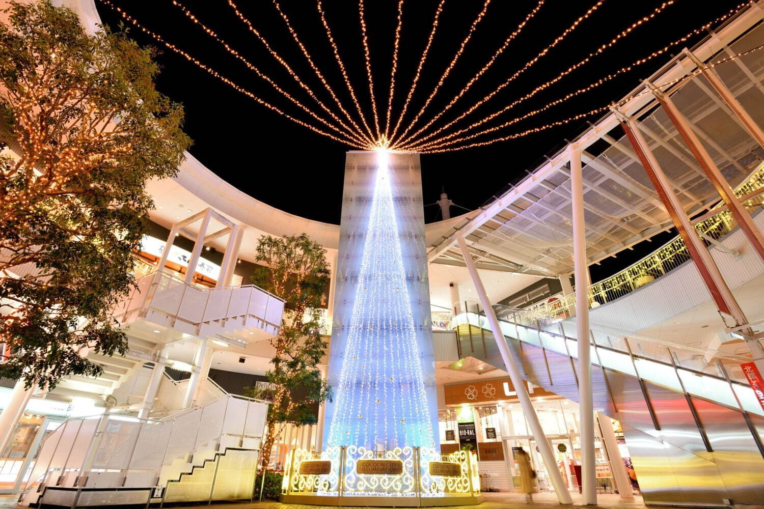 さいたま新都心「コクーンシティ」でシャンパンゴールドに輝くイルミネーション、クリスマスマーケットも｜写真3