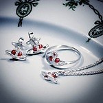 【クリスマスジュエリー2023】彼女へのプレゼントにもおすすめ、ハイブランドの人気アクセサリーなど｜写真36