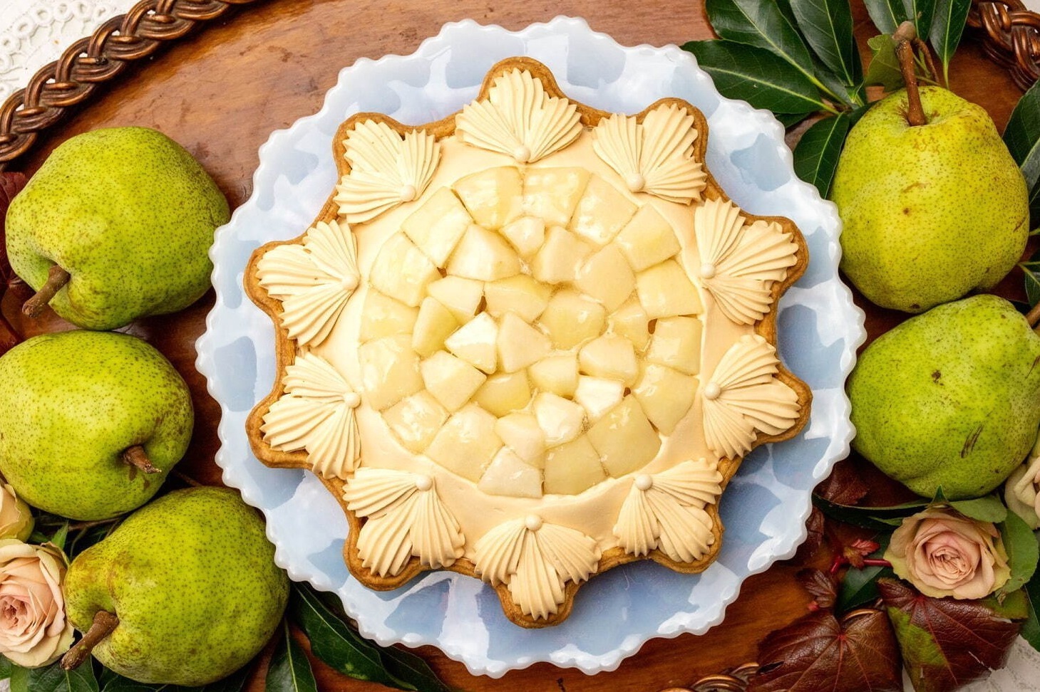 キル フェ ボン秋限定“金平糖型”のタルト、洋梨＆プチプチ食感のイチジク入りマフィンを重ねて