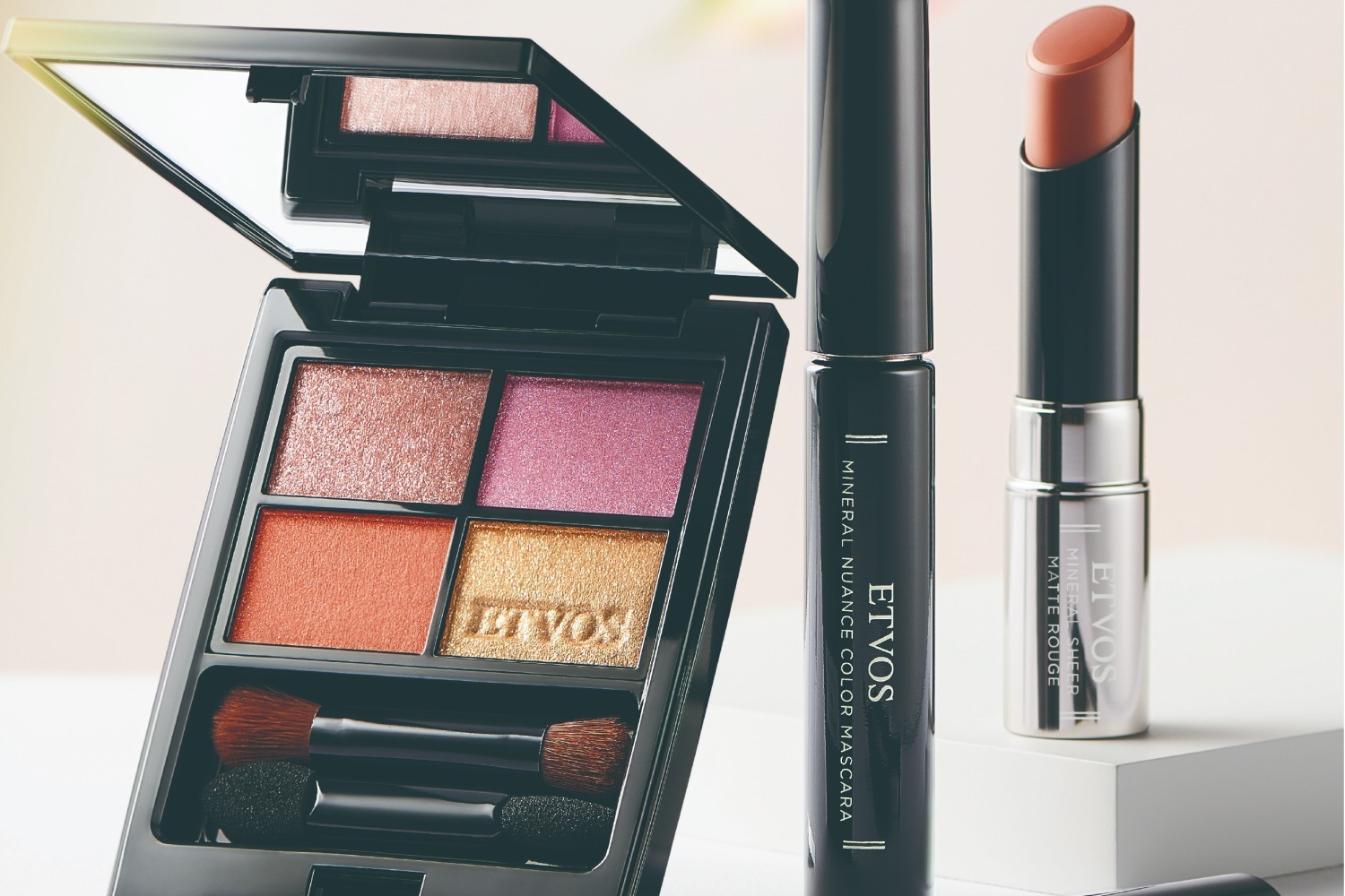 モスグリーン｜エトヴォス24年春夏コスメ、“草花の息吹”着想の4色アイパレ＆ニュアンスカラーのカラーマスカラなど